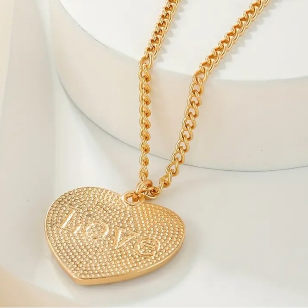 A initial heart necklace - Picture 3 of 6